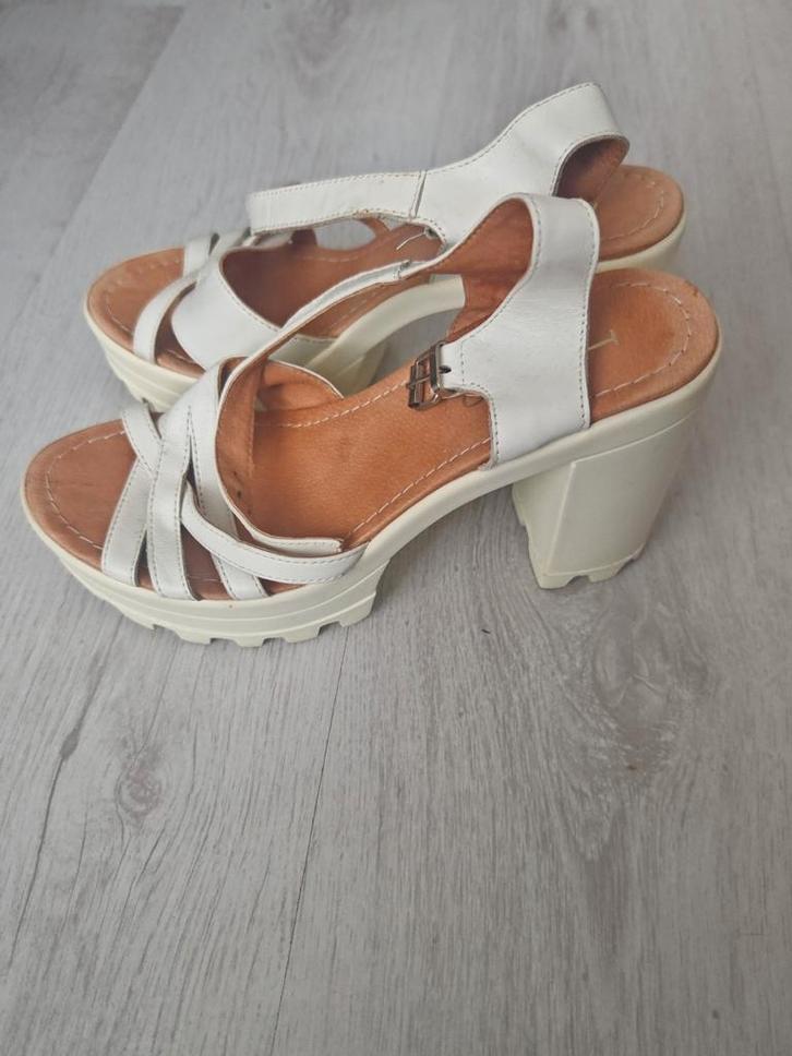 Twee sandalen 40 Grootte, Kleding | Dames, Schoenen, Zo goed als nieuw, Sandalen of Muiltjes, Zwart, Ophalen of Verzenden