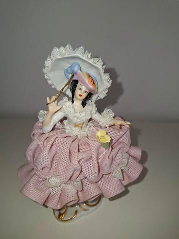 Dresden Porseleinen Dame met Parasol beschikbaar voor biedingen