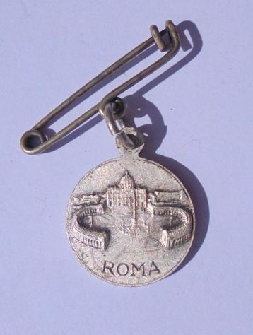 Oude scapulier religieuze medaille Paus Pius XII in Rome. beschikbaar voor biedingen