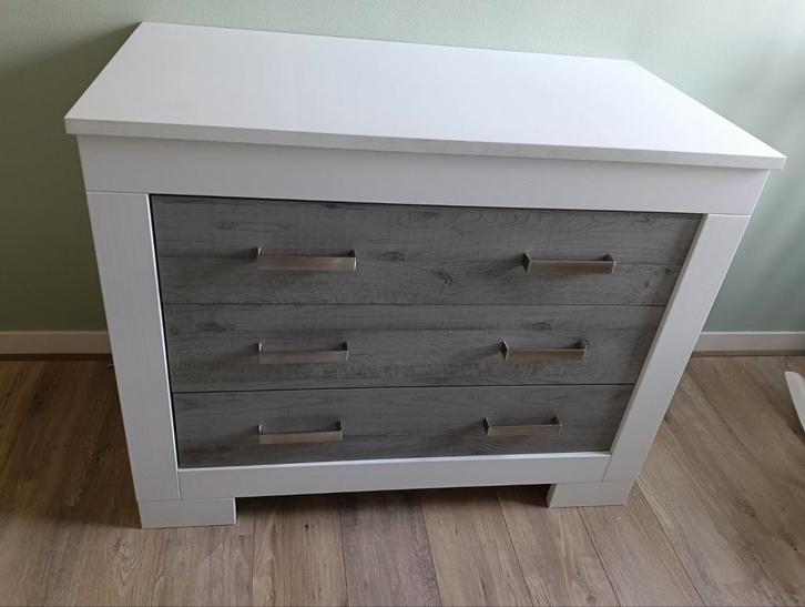 Commode, ledikant, wandrek voor baby-/kinderkamer, Kinderen en Baby's, Kinderkamer | Complete kinderkamers, Gebruikt, Jongetje of Meisje