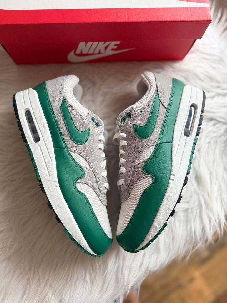 Nike Air Max 1 white wit groen green EU 45 airmax one 90, Kleding | Heren, Schoenen, Nieuw, Sneakers of Gympen, Overige kleuren