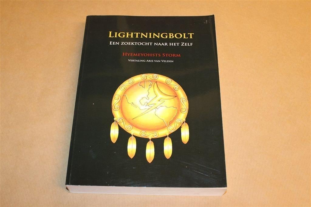Lightningbolt — Zoektocht naar het Zelf — Hyemeyohsts Storm, Boeken, Ophalen of Verzenden, Gelezen, Overige onderwerpen, Achtergrond en Informatie