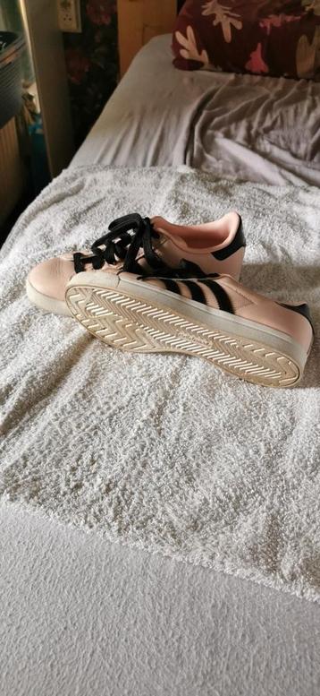 Adidas schoenen beschikbaar voor biedingen