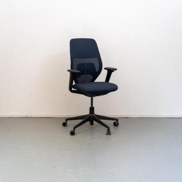 1 Vitra ACX Mesh bureaustoel Dark Blue  Nieuw beschikbaar voor biedingen