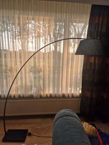 Mooie lamp / booglamp beschikbaar voor biedingen