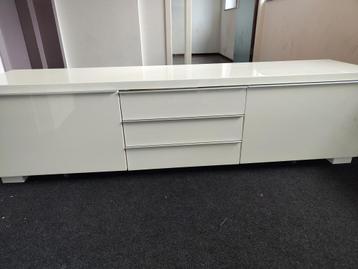 Tv kast moet zsm weg tegen een lage prijs