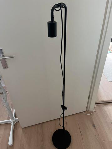 Staande lamp industrieel beschikbaar voor biedingen