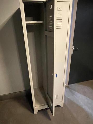 Stalen kast   3 stuks.  185 x60 cm.  50 diep grijs beschikbaar voor biedingen