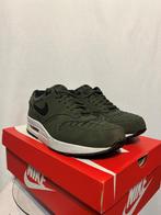 ALS NIEUW! Maat 44 - Nike Air Max 1 Woven Carbon Green, Overige kleuren, Verzenden, Nike, Nike