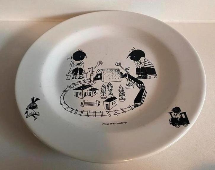 Groot bord met Jip 8 Janneke die spelen met een trein.D21 cm, Verzamelen, Poppetjes en Figuurtjes, Zo goed als nieuw, Ophalen of Verzenden