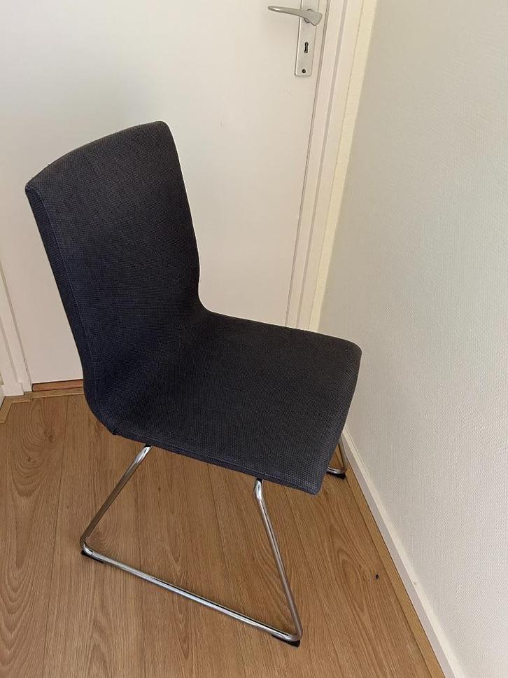 Ikea volfgang stoelen - 6 stuks (3 antraciet, 3 lichtgrijs), Huis en Inrichting, Stoelen, Gebruikt, Vijf, Zes of meer stoelen