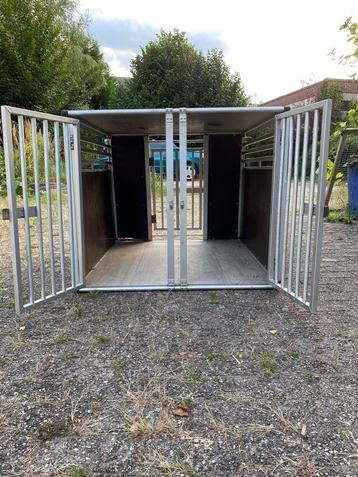 Hondenbench /Auto bench  beschikbaar voor biedingen