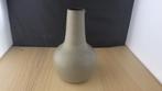sierlijke vaas in kleur grijs, Gebruikt, Overige kleuren, Aardewerk of Porselein, Ophalen of Verzenden