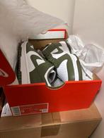 Nike Dunk Low Medium Olive maat 40.5, Ophalen of Verzenden, Zo goed als nieuw, Overige kleuren, Sneakers of Gympen
