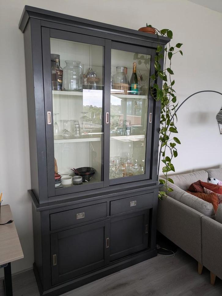 Stoere grijze buffetkast, Huis en Inrichting, Kasten | Buffetkasten, Zo goed als nieuw, 200 cm of meer, 100 tot 150 cm, 25 tot 50 cm