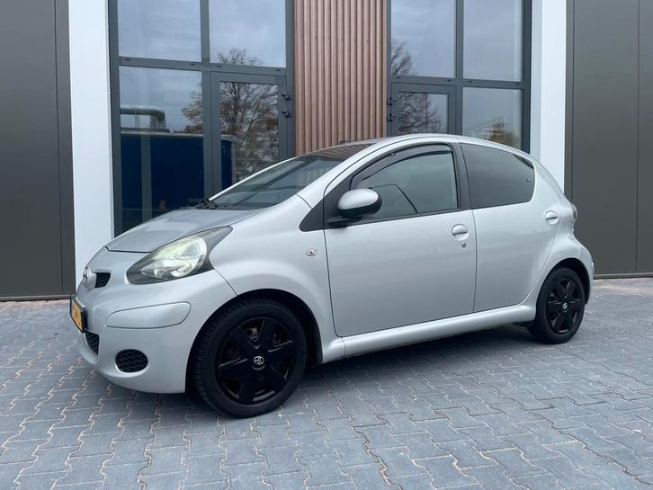 Toyota Aygo 1.0 12V Vvt-i 5DRS 2011 Grijs, Auto's, Toyota, Particulier, Airbags, Airconditioning, Bluetooth, Centrale vergrendeling