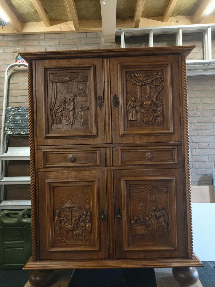 Vintage kast met houtsnijwerk, Antiek en Kunst, Antiek | Meubels | Kasten, Ophalen