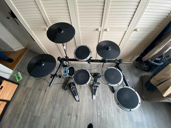 Behringer Elektrisch drumstel - 2 pads defect, Muziek en Instrumenten, Drumstellen en Slagwerk, Gebruikt, Overige merken, Elektronisch