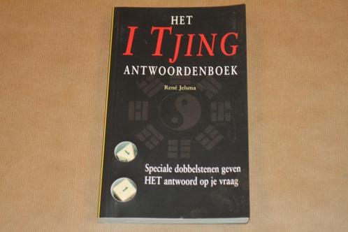 Het I Tjing-Antwoordenboek - Dobbelstenen geven antwoord, Boeken, Esoterie en Spiritualiteit, Zo goed als nieuw, Ophalen of Verzenden