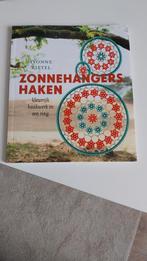 Zonnehangers haken Yvonne Rietel, Ophalen of Verzenden, Zo goed als nieuw, Breien en Haken