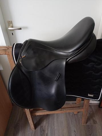 3 fijne springzadels 17,5 inch beschikbaar voor biedingen