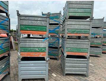Stapelbakken magazijnbakken industrieel Stapelkisten kratten beschikbaar voor biedingen