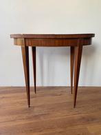 Ovaal antiek koffietafetje, spitse voetjes, hout fineer, Antiek en Kunst, Ophalen