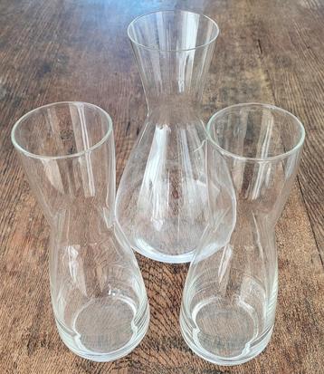 3 Glazen Waterkannen/Flessen beschikbaar voor biedingen