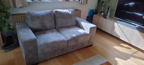 2 zits bank + 1,5 zits (love seat) suède grijs, Huis en Inrichting, Banken | Bankstellen, Gebruikt, 75 tot 100 cm, Ophalen