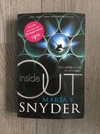 Boek Inside Out - Maria V. Snyder, Boeken, Ophalen of Verzenden, Zo goed als nieuw