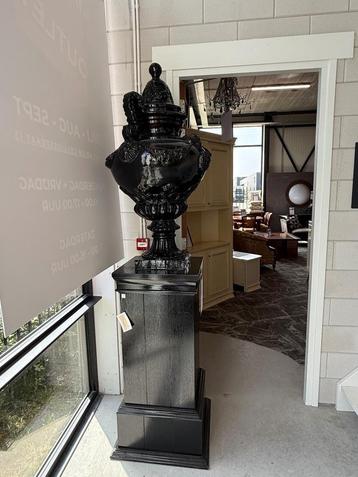 Hout Zuil met Keramieke pot 2.30 M Hoog  beschikbaar voor biedingen