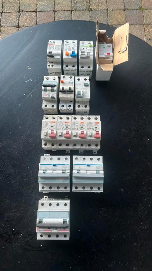 Diverse aardlekautomaten, Doe-het-zelf en Verbouw, Elektra en Kabels, Ophalen of Verzenden