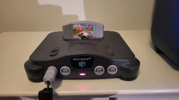 zgan Nintendo64 met 4 controllers en 8 games beschikbaar voor biedingen