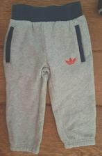Grijze Adidas joggingbroek maat 80 *NIEUW* (0300), Kinderen en Baby's, Babykleding | Maat 80, Adidas, Broekje, Nieuw, Ophalen of Verzenden