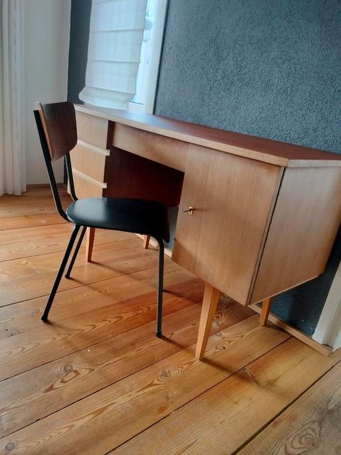 Vintage bureau met dito bureaustoel., Huis en Inrichting, Bureaus, Gebruikt, Bureau, Ophalen
