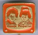 Klaasje & Pimpernel oranje op koper strip speldje ( S_038a ), Verzamelen, Speldjes, Pins en Buttons, Verzenden, Zo goed als nieuw
