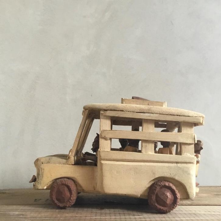 Houtsnijwerk auto, Antiek en Kunst, Kunst | Beelden en Houtsnijwerken, Ophalen of Verzenden