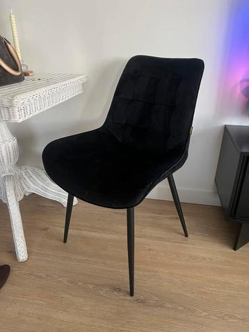 2x eettafelstoelen beschikbaar voor biedingen