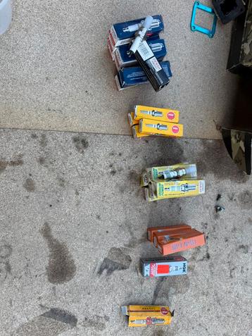 Meerdere bougies- U24FSR-U/ IUF27A/C8HSA beschikbaar voor biedingen