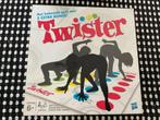 Twister - Het bekende spel!, Hobby en Vrije tijd, Gezelschapsspellen | Bordspellen, Drie of vier spelers, Ophalen of Verzenden