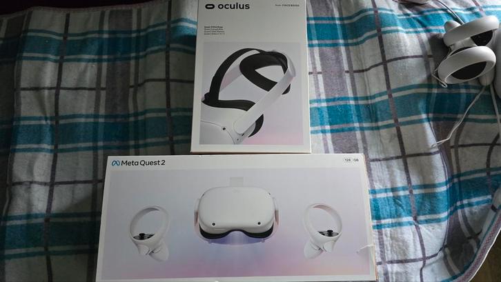 Z.g.a.n. Meta Quest 2, elite strap & sabers, Spelcomputers en Games, Virtual Reality, Zo goed als nieuw, Overige platformen, VR-bril