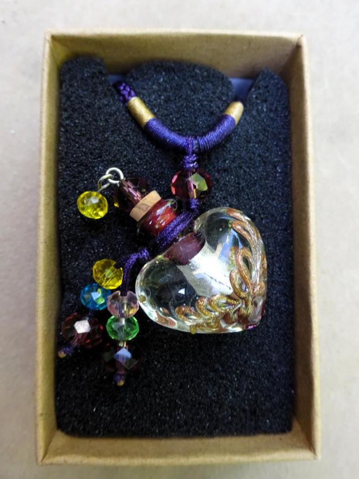 Glas-flesje met bungles hanger aan verstelbaar paars koord, Sieraden, Tassen en Uiterlijk, Kettingen, Zo goed als nieuw, Overige materialen