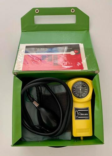 Bloeddrukmeter analoog vintage jaren 60 / 70 Japan beschikbaar voor biedingen