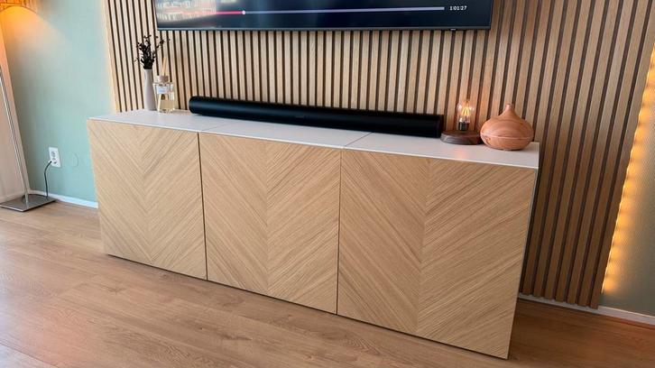 IKEA BESTA Tv-meubel met HEDEVIKEN deuren, Huis en Inrichting, Kasten | Televisiemeubels, Zo goed als nieuw, Minder dan 100 cm