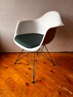 Eames DAR kuipstoel Vitra, Huis en Inrichting, Stoelen, Ophalen, Kunststof, Gebruikt, Wit