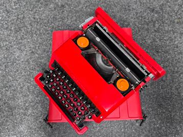 Ettore Sottsass valentine typemachine Olivetti Italy 1969 beschikbaar voor biedingen