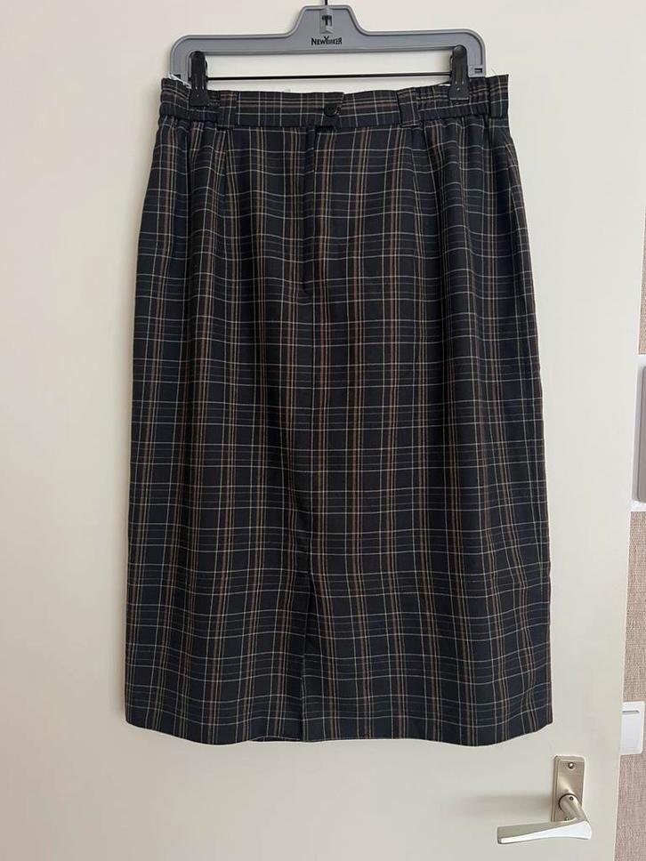 Midi lange ruit rok geruit zwart camel beige, Kleding | Dames, Rokken, Zo goed als nieuw, Maat 38/40 (M), Bruin, Onder de knie