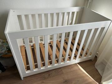 WOOOD Ledikant wit 60x120 + IKEA HIMLAVALV 3D Matras beschikbaar voor biedingen