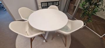 Ronde witte tafel met 4 stoelen
