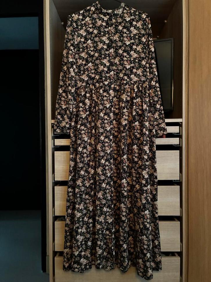 RBLZ Maxijurk Bloemen - dunne stof - maat L, Kleding | Dames, Jurken, Zo goed als nieuw, Maat 42/44 (L), Zwart, Onder de knie